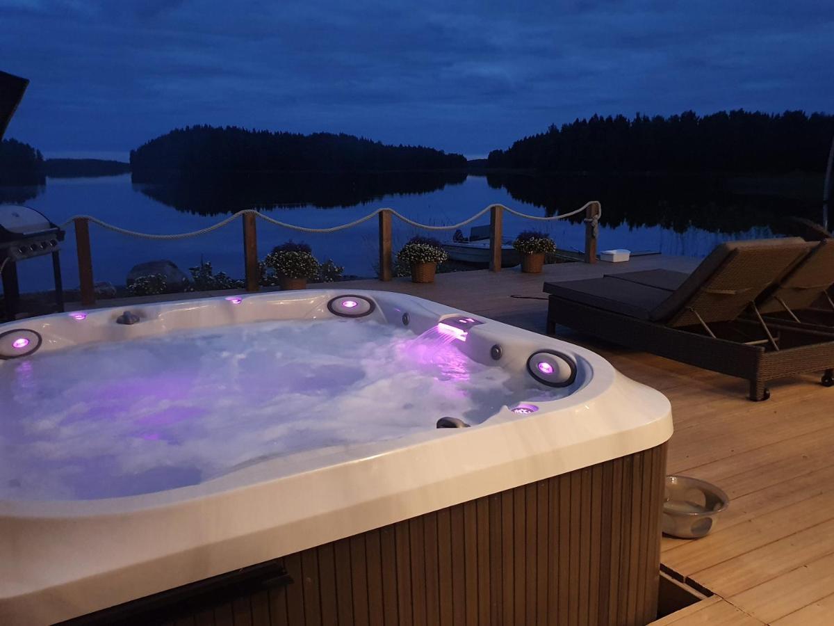 Stunning Log Cabin 45M2 On The Shore Of Kallavesi. Kuopio Exteriör bild